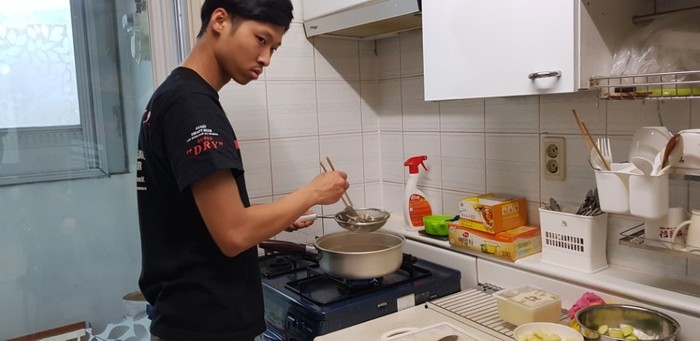 된장찌개 육수 만드는 모습 된장찌개 육수 만드는 모습