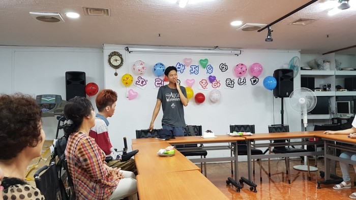박정우씨가 자립을 하게된 소감을 말하는 사진