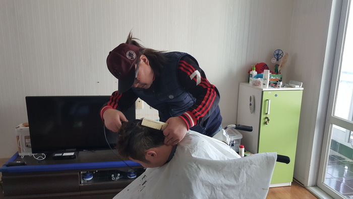 전연식님 머리 컷트 중 전연식님 머리 컷트 중