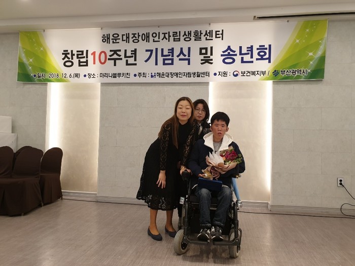 김자운님 상장 받는중 김자운님 상장 받는중