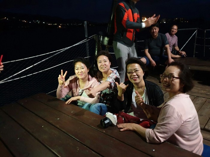 하윤숙 이은성 김정옥 황진선 배위에서 단체사진 하윤숙 이은성 김정옥 황진선 배위에서 단체사진