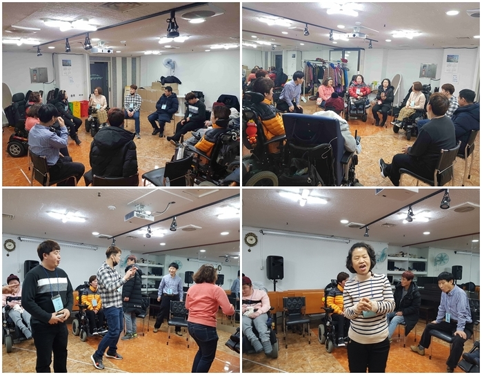 동그랗게 앉아 동료상담하는 사진과 함께 노래하며 춤추는 사진 동그랗게 앉아 동료상담하는 사진과 함께 노래하며 춤추는 사진