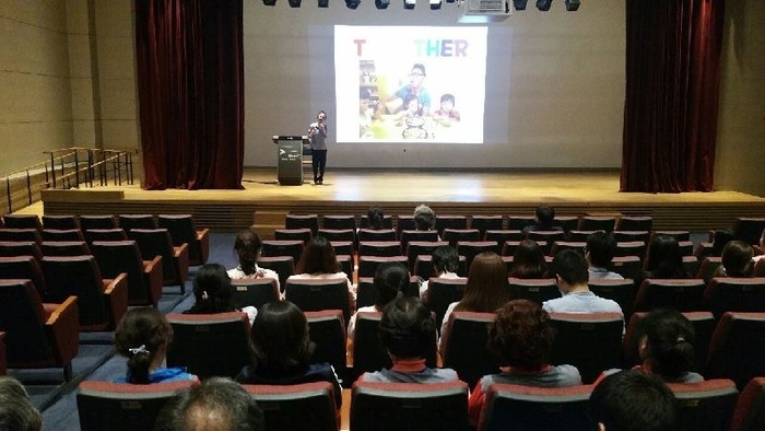 부산국립과학관직원들을 대상으로 교육하는 김경미 강사모습 부산국립과학관직원들을 대상으로 교육하는 김경미 강사모습