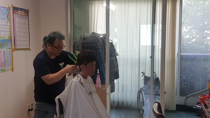 김자운 컷트 중 김자운 컷트 중