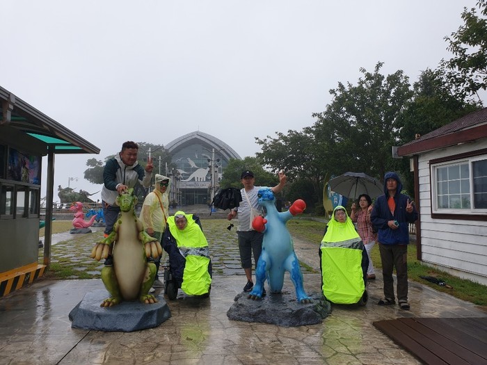 공룡박물관 앞 단체 사진
