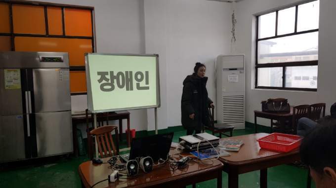 일성냉동에서 강의하고 있는 김경미 강사 모습 일성냉동에서 강의하고 있는 김경미 강사 모습