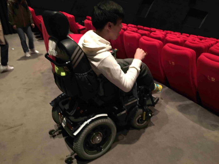 차원기 활동가가 휠체어석에 있는 모습 차원기 활동가가 휠체어석에 있는 모습