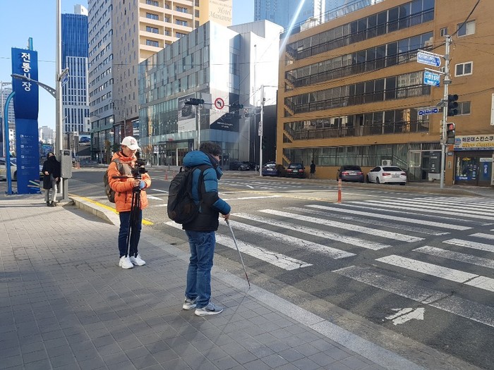 점자블록이 설치되지 않은 건널목 모습 점자블록이 설치되지 않은 건널목 모습
