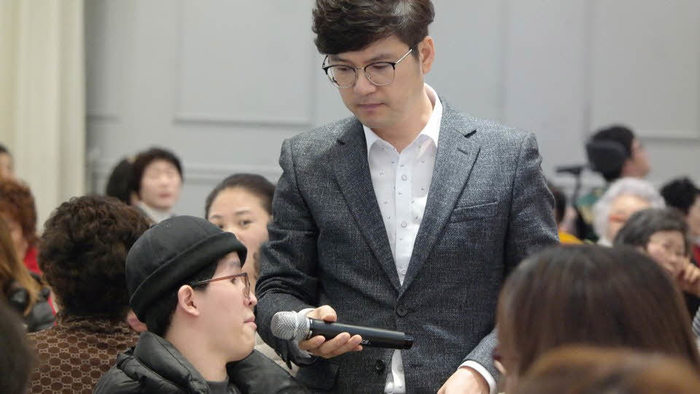 진행중인 오대웅 아나운서 진행중인 오대웅 아나운서