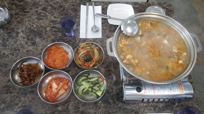 차돌된장찌게와 반찬 차돌된장찌게와 반찬