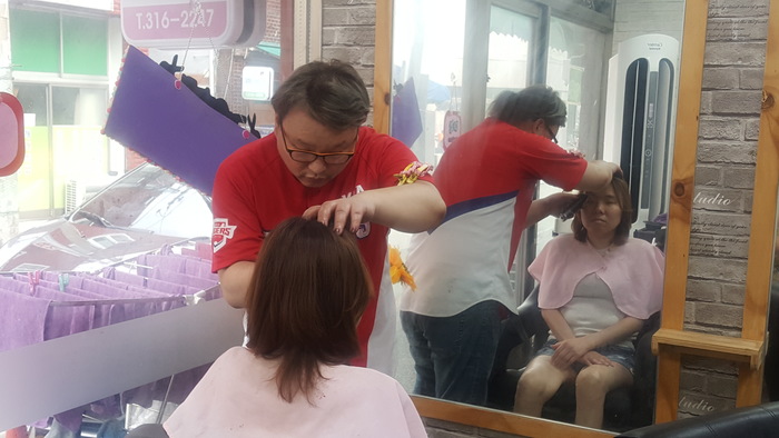 김미희님 머리 손질 후 뒷모습 김미희님 머리 손질 후 뒷모습