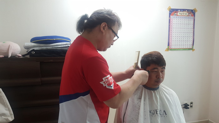 김정민 컷트 중 김정민 컷트 중