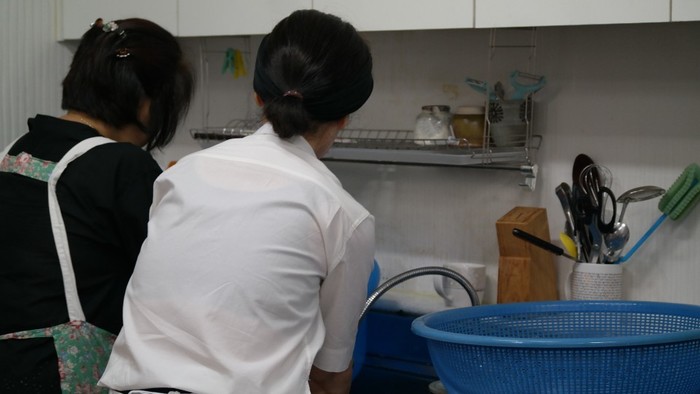 재료 씻고 설겆이 하는 사진 재료 씻고 설겆이 하는 사진