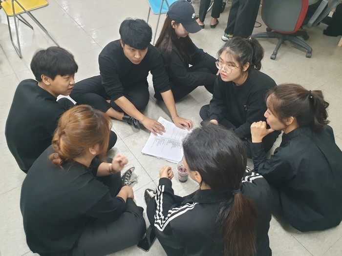 회의중인 자원봉사자들 회의중인 자원봉사자들