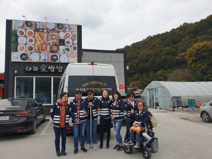 솔라티앞에서 단체사진 솔라티앞에서 단체사진
