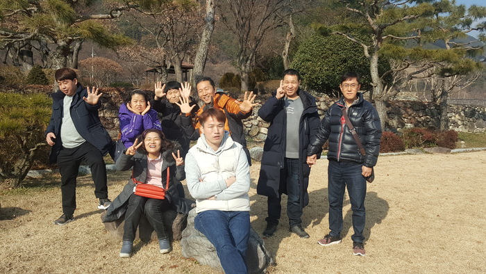 공원에서 단체사진 공원에서 단체사진