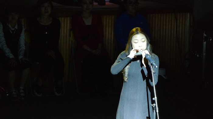 오카리나 연주중인 김정미 소장 오카리나 연주중인 김정미 소장