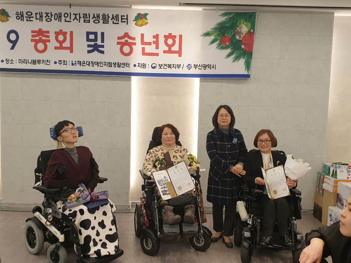 하윤숙, 추미선, 정현욱 수상자 단체사진 하윤숙, 추미선, 정현욱 수상자 단체사진