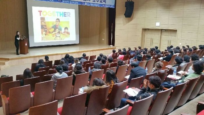 우리동구 IL센터에서 강의하는 김경미강사모습 우리동구 IL센터에서 강의하는 김경미강사모습