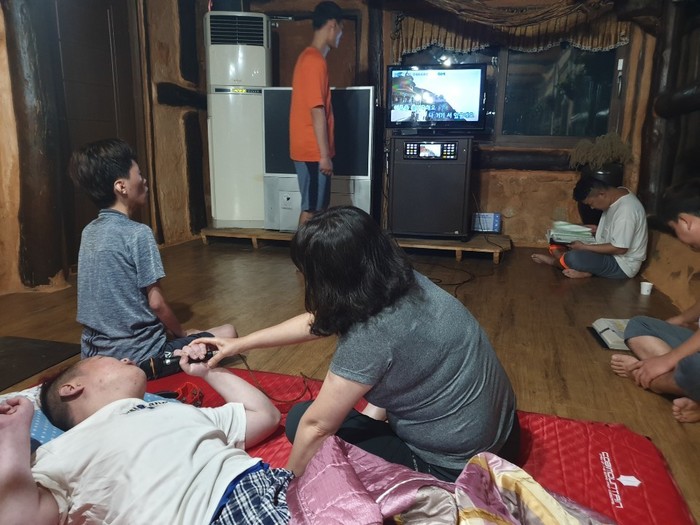 연식씨 노래부르는 사진 연식씨 노래부르는 사진