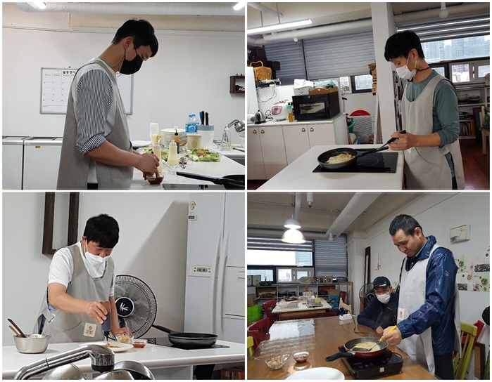 정신우씨,이경우씨, 김정민씨, 이강이씨 앞치마 입고 각자 요리하는 사진