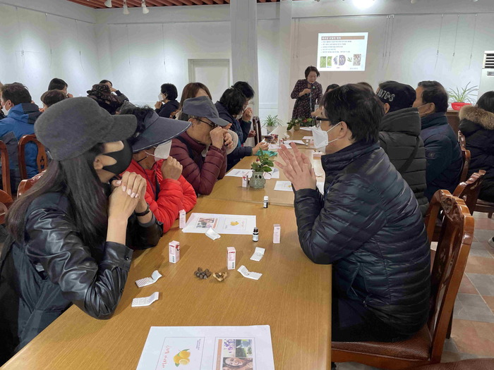 오일 만들기 체험 중 오일 만들기 체험 중