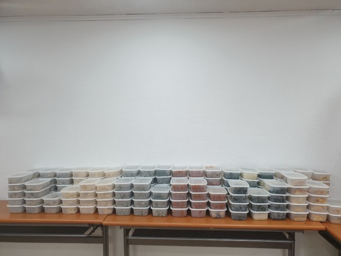 통에 담어 쌓아 둔 음식 사진 통에 담어 쌓아 둔 음식 사진