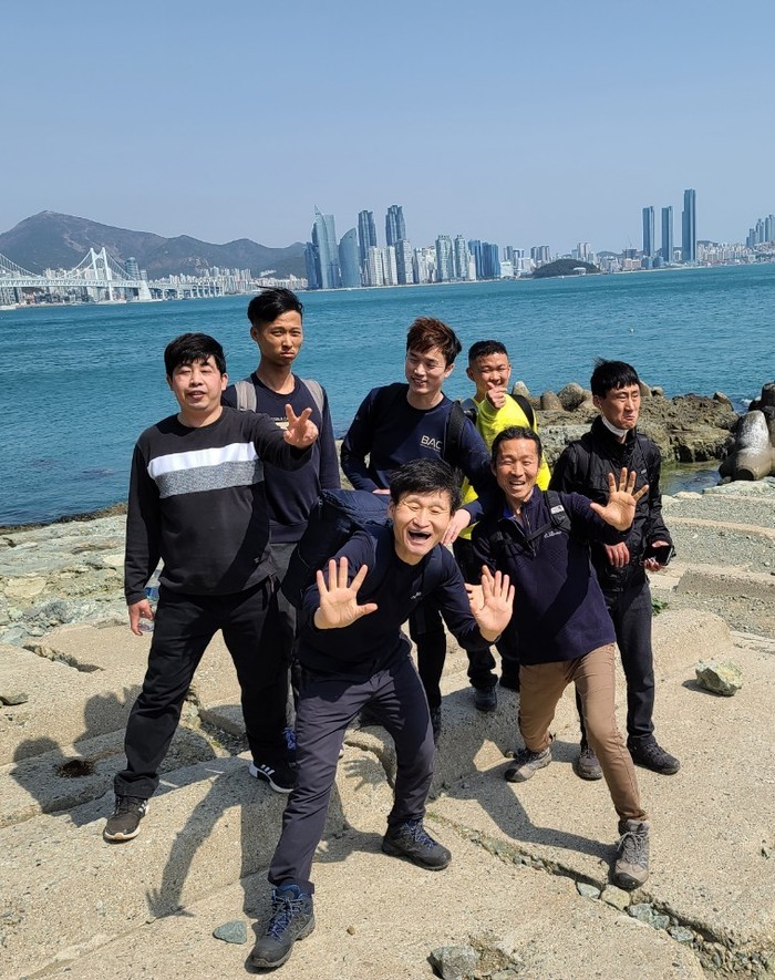 해운대가 보이는 전망대에서 단체 사진 해운대가 보이는 전망대에서 단체 사진