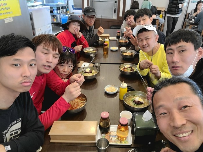 밀면 먹는 사진 밀면 먹는 사진