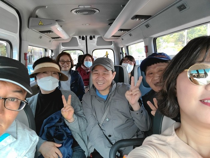 솔라티 차 안 체험홈 식구들과 국장님,하간사님, 추미선씨 모습 솔라티 차 안 체험홈 식구들과 국장님,하간사님, 추미선씨 모습