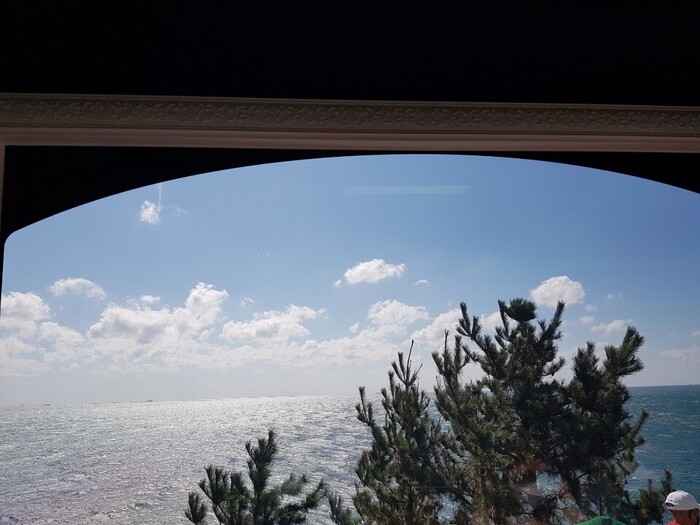 기차안에서 바다 풍경찍은 사진 기차안에서 바다 풍경찍은 사진