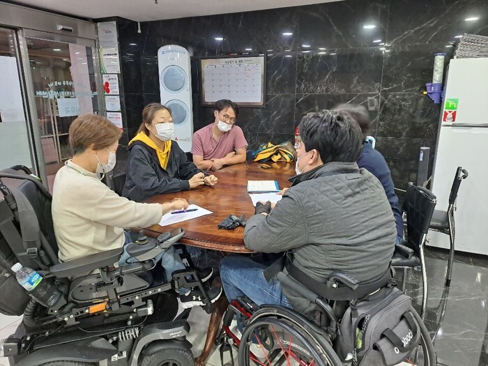 공연 회의중인 사진 공연 회의중인 사진