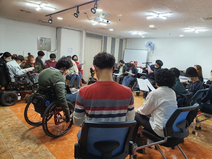단체 공연 연습중 단체 공연 연습중