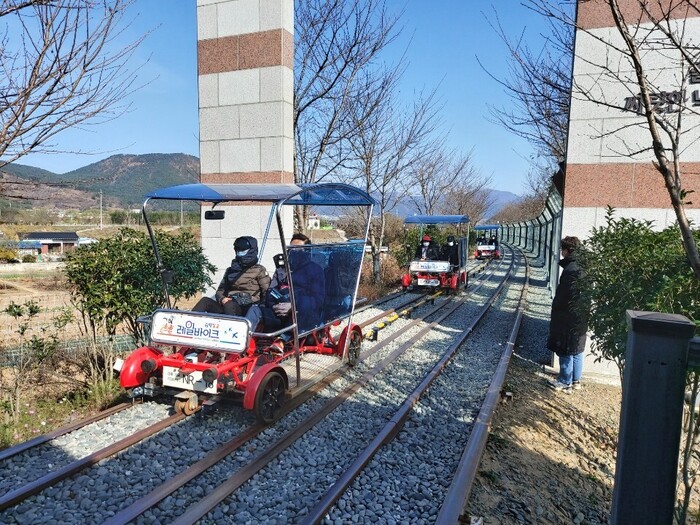 레일바이크 타는 중 레일바이크 타는 중
