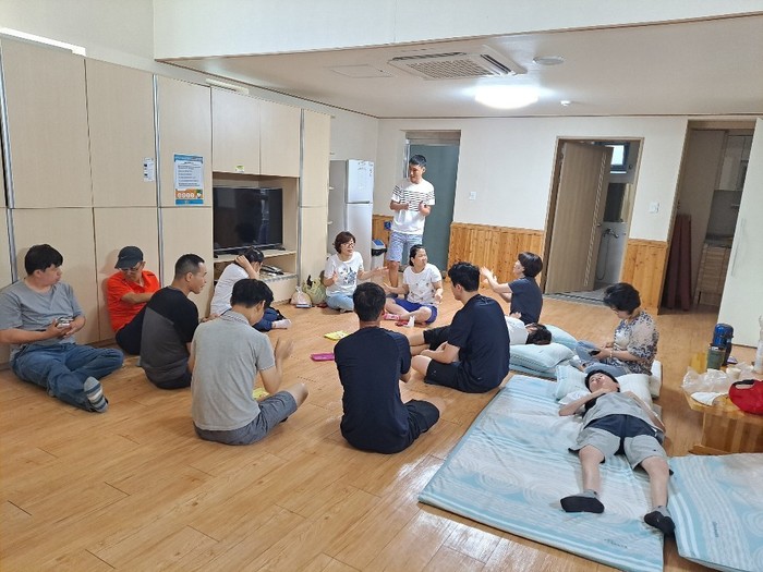 박강철님 노래하고 춤추는 중 박강철님 노래하고 춤추는 중
