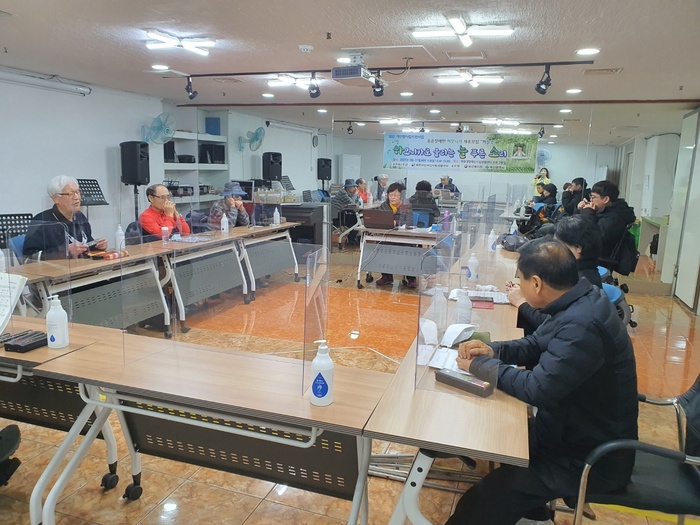 하늘소 회원들 강사님 설명듣고 있는 모습 하늘소 회원들 강사님 설명듣고 있는 모습