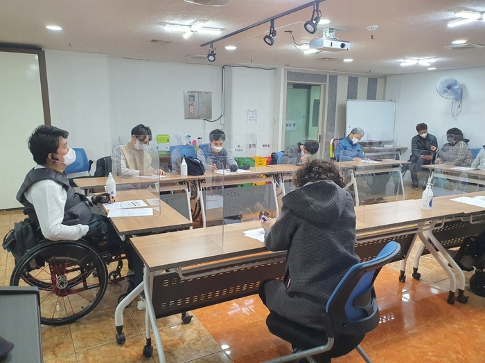 뻔데기 회원들 강사님이랑 수업하는 모습 뻔데기 회원들 강사님이랑 수업하는 모습