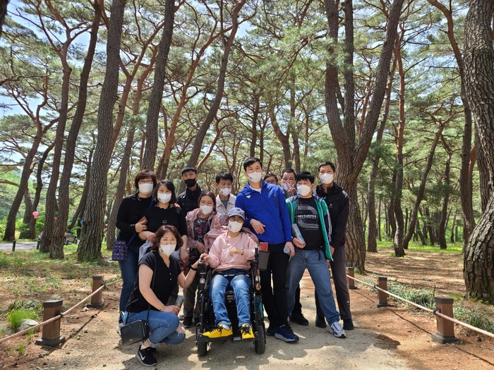 운문사 솔바람길 숲 안에서 단체 사진 운문사 솔바람길 숲 안에서 단체 사진