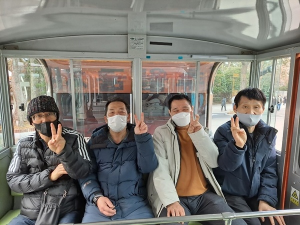 다누비 열차 안에서 단체사진 다누비 열차 안에서 단체사진