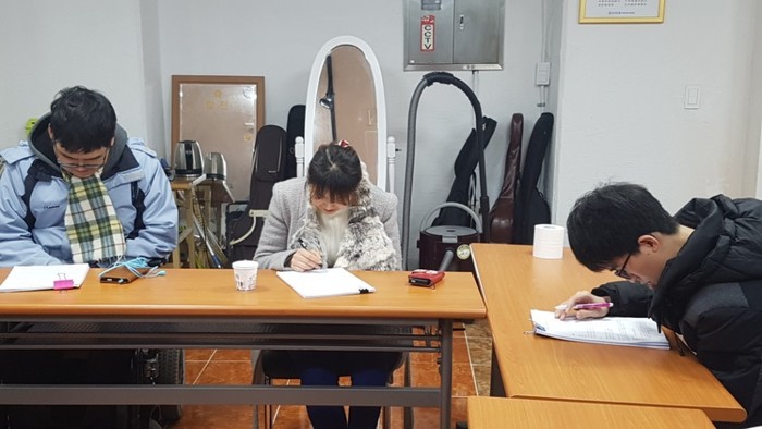 대본 연습을 하는 김선영, 김태기 회원 모습 대본 연습을 하는 김선영, 김태기 회원 모습