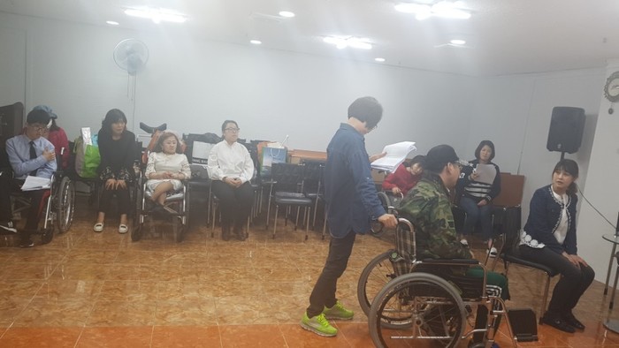 연기 연습을 하고 있는 김선영, 김태기회원 모습 연기 연습을 하고 있는 김선영, 김태기회원 모습