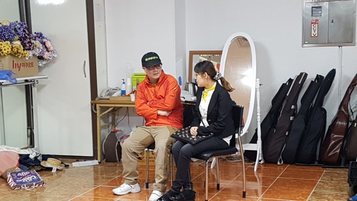 김종욱찾기 연극을 하는 뻔데기 회원들 모습 김종욱찾기 연극을 하는 뻔데기 회원들 모습